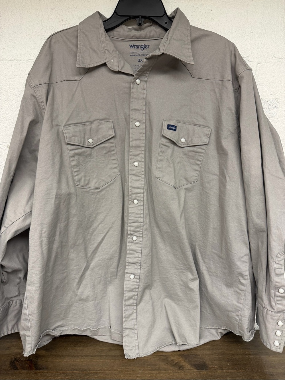 Wrangler Men's Button-Down Work Shirt — Light Gray